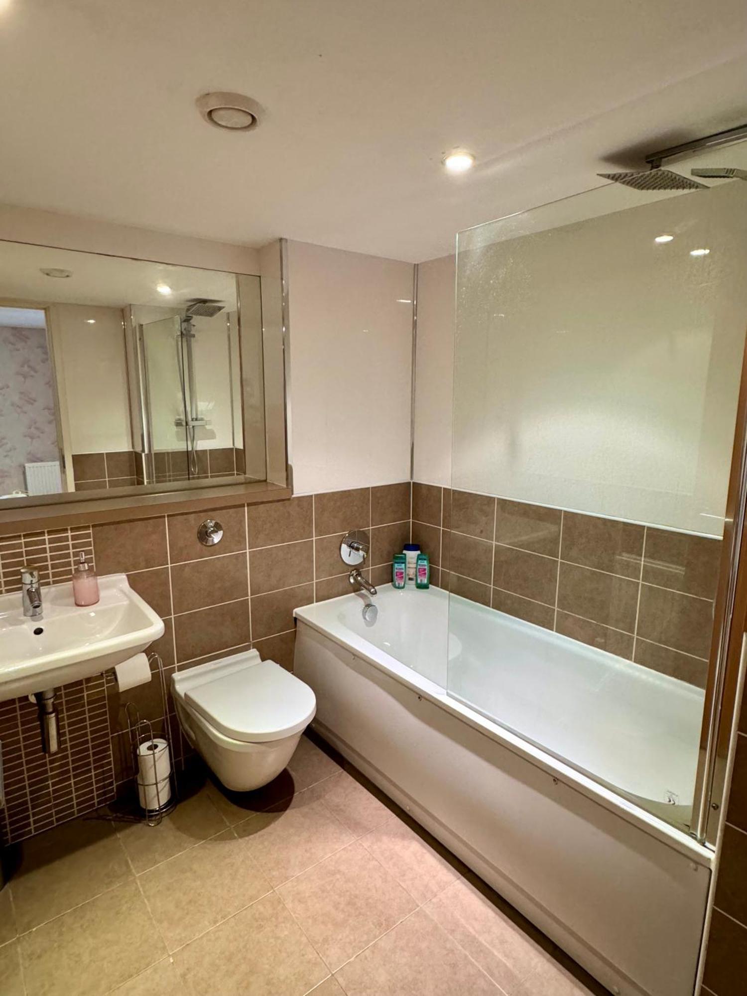 Merchant City Luxury 2 Bedroom Apartment With Secure Parking Available On Request Глазгоу Екстериор снимка